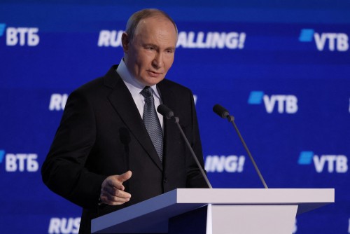 Russia’s Putin questions the need for dollar forex reserves, touts bitcoin