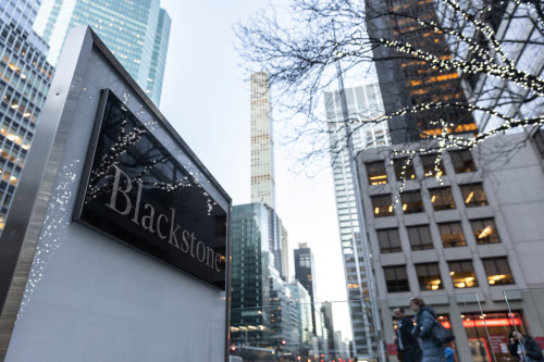 Exclusive-Blackstone seeks $800 million loan to finance New York office purchase, sources say